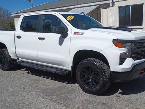 Used 2022 Chevrolet Silverado 1500 Custom Trail Boss w/ LPO, Dark Essentials Package AWD/4WD image 13