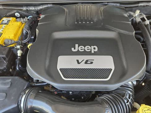 Used 2017 Jeep Wrangler Unlimited Sport w/ Quick Order Package 24S AWD/4WD image 9