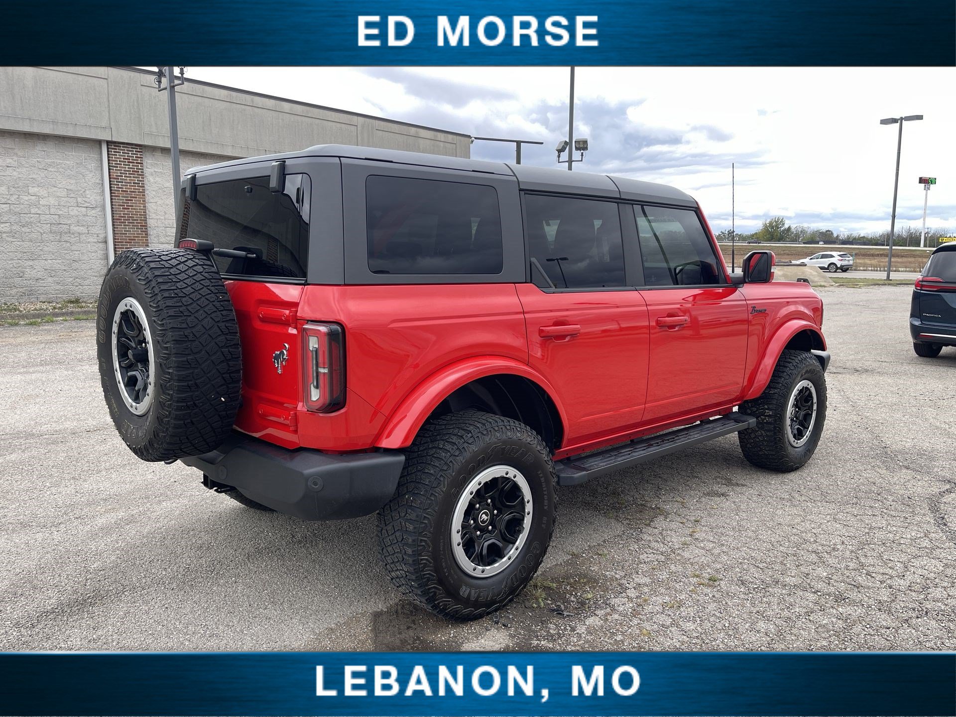 Used 2023 Ford Bronco Outer Banks AWD/4WD image 8
