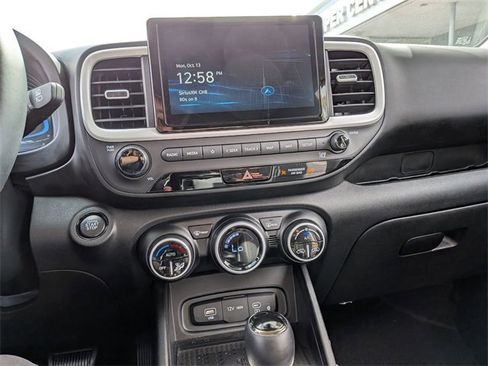 Used 2025 Hyundai Venue Limited image 19