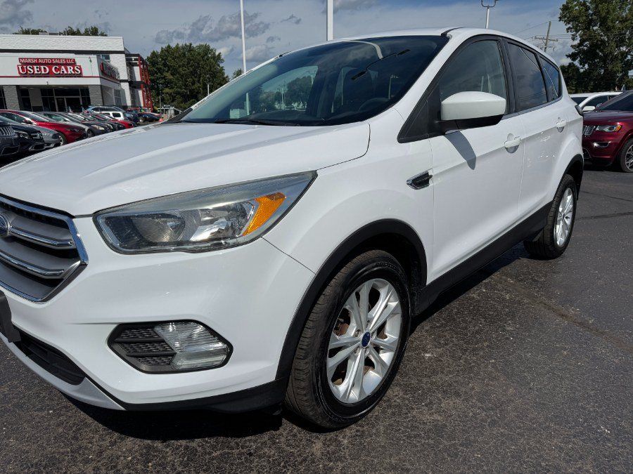 Used 2017 Ford Escape SE FWD image 9