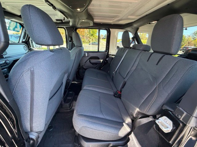 Used 2024 Jeep Wrangler Unlimited AWD/4WD image 34