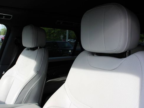 Used 2024 Land Rover Range Rover Sport SE AWD/4WD image 11