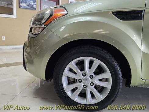 Used 2013 Kia Soul + FWD image 23
