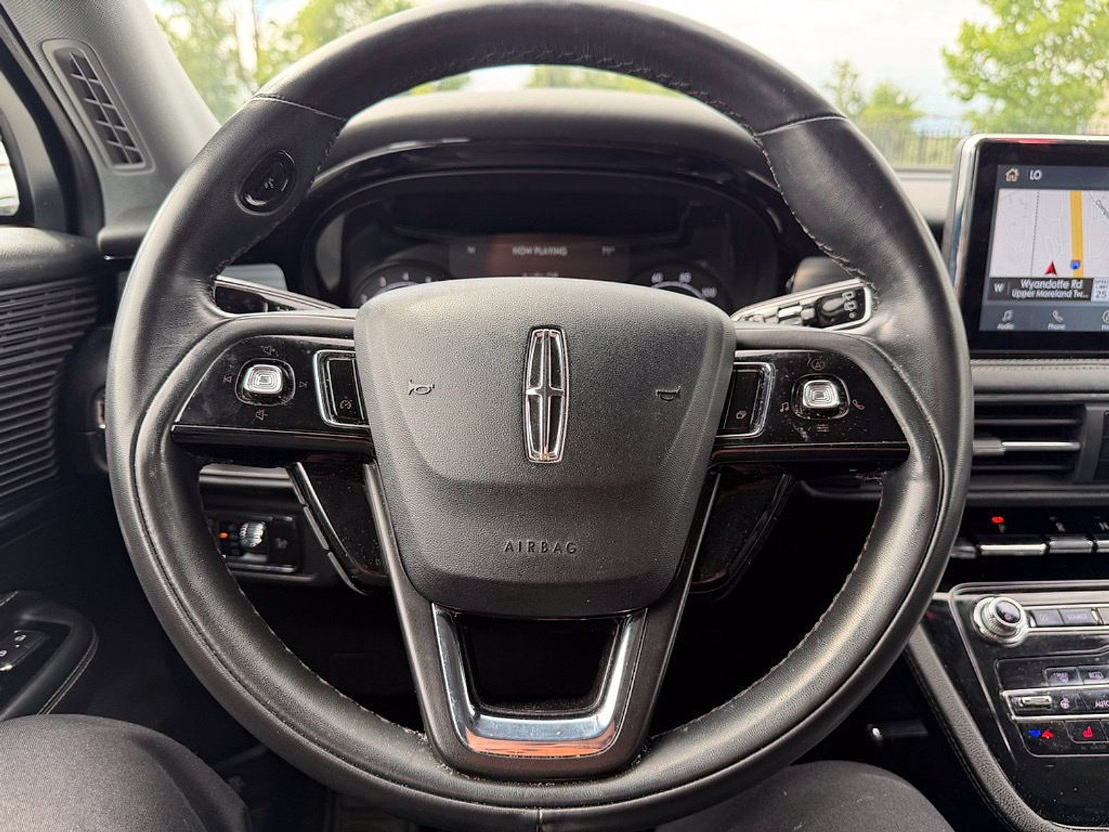 Used 2022 Lincoln Corsair AWD w/ Premium Package image 15