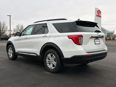 Used 2023 Ford Explorer XLT AWD/4WD image 13