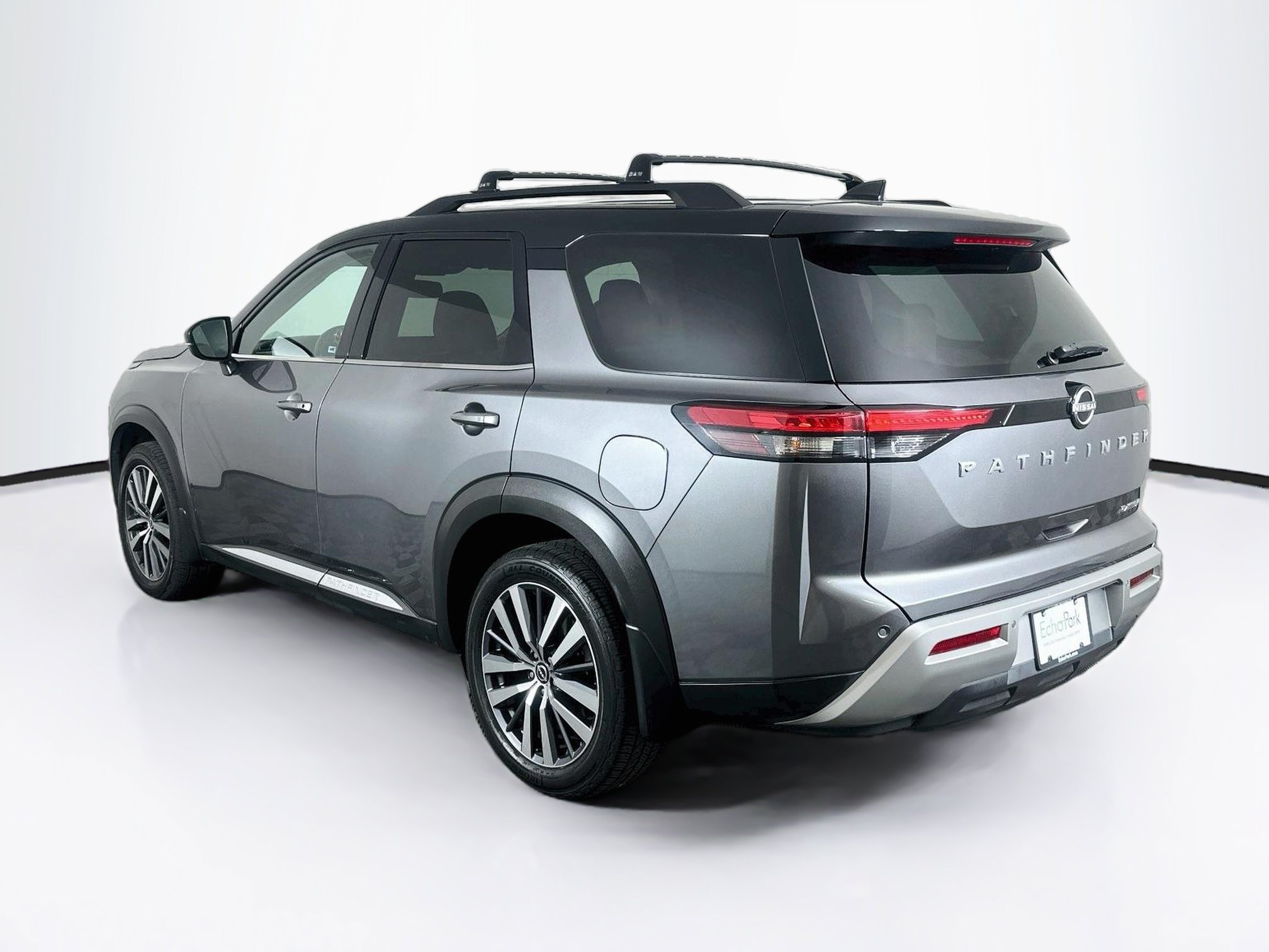 Used 2022 Nissan Pathfinder Platinum w/ Cargo Package FWD image 5