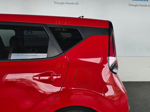 Used 2025 Kia Soul LX FWD image 35