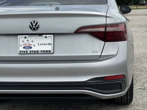 Used 2022 Volkswagen Jetta SE w/ Panoramic Sunroof Package FWD image 6