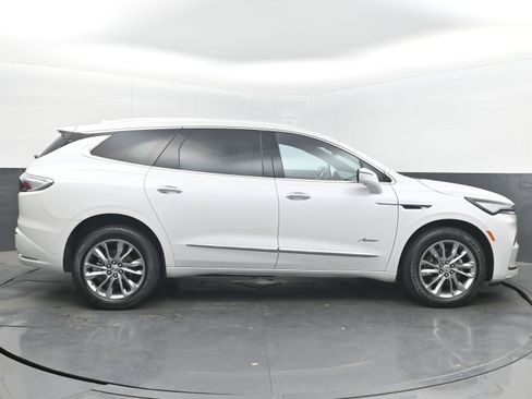 Used 2024 Buick Enclave Avenir FWD image 10