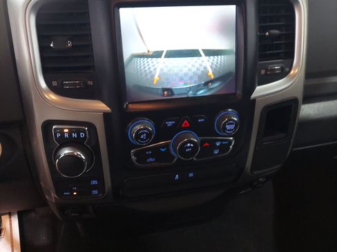 Used 2018 RAM 1500 SLT AWD/4WD image 11