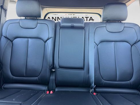 Used 2024 Jeep Grand Cherokee Limited image 16