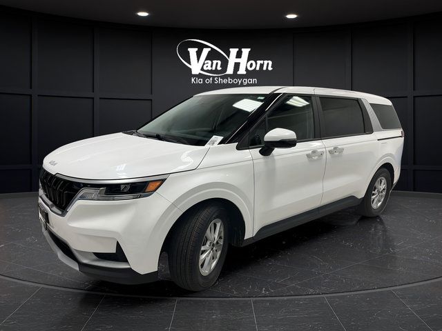 Used 2024 Kia Carnival LX FWD image 3