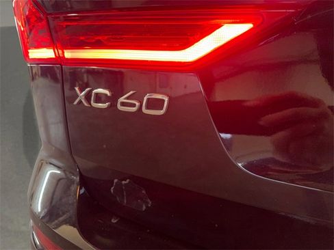 Used 2022 Volvo XC60 B5 Momentum image 11