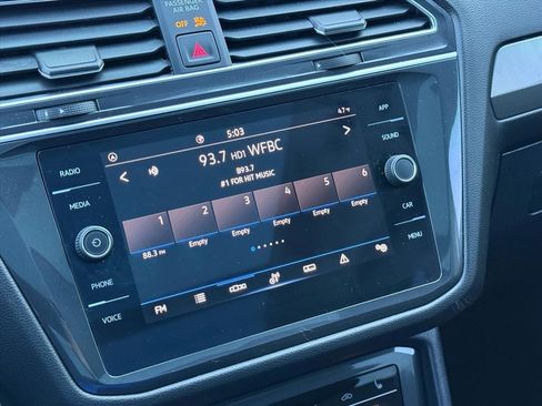 Used 2023 Volkswagen Tiguan SE w/ Panoramic Sunroof Package image 20