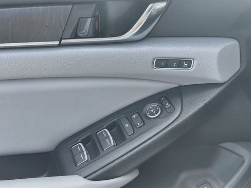 Used 2019 Honda Accord Touring image 15