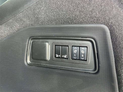 Certified 2024 Cadillac Escalade Premium Luxury w/ Performance Package image 10