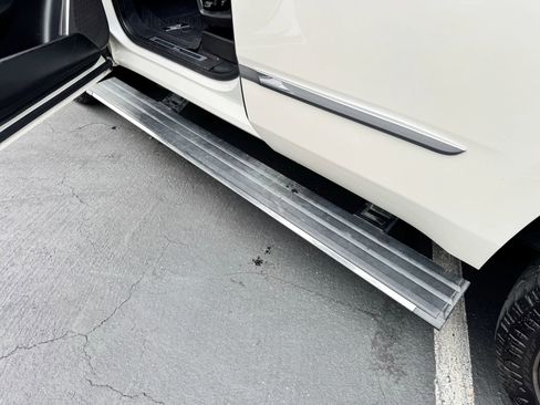 Used 2015 Cadillac Escalade Premium AWD/4WD image 13