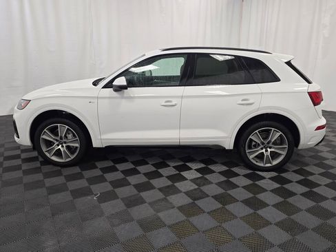Certified 2025 Audi Q5 2.0T Premium w/ Convenience Plus Package image 3