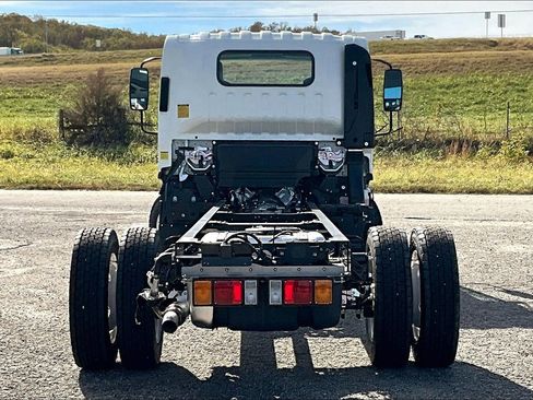 New 2025 Chevrolet Low Cab Forward RWD image 4