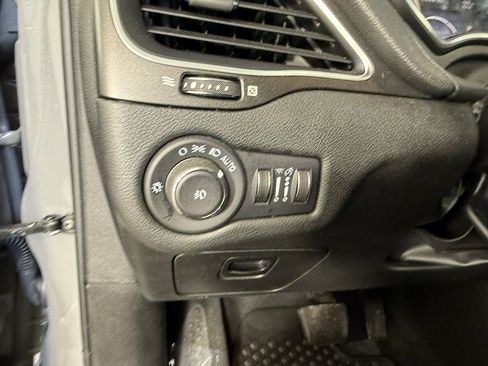 Used 2022 Jeep Cherokee Trailhawk w/ Trailer Tow Group AWD/4WD image 22