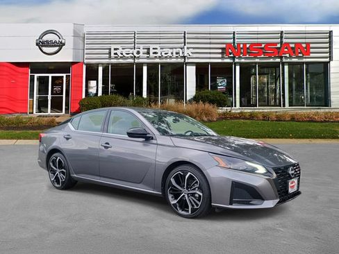 Used 2024 Nissan Altima 2.5 SR FWD image 6