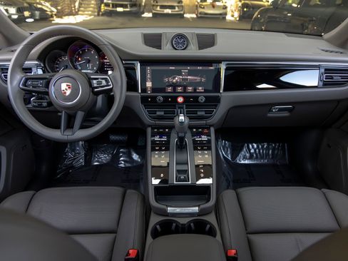 Certified 2026 Porsche Macan image 42