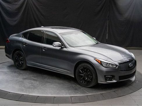 Used 2016 INFINITI Q70 3.7 w/ Deluxe Touring Package image 2