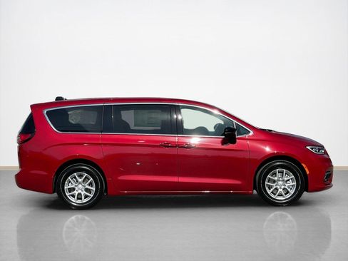 New 2026 Chrysler Pacifica Select image 9