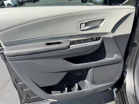 Used 2024 Toyota Sienna XLE image 22