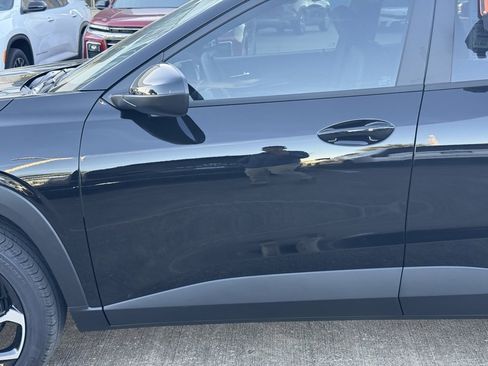 New 2026 Chevrolet Trax RS w/ Sunroof Package image 18