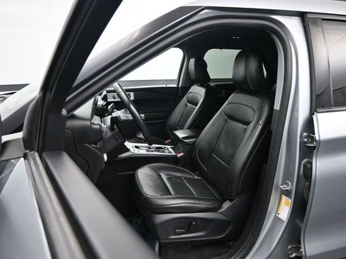 Used 2022 Ford Explorer Limited w/ Equipment Group 301A AWD/4WD image 26