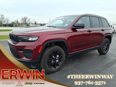 Certified 2024 Jeep Grand Cherokee Altitude image 3