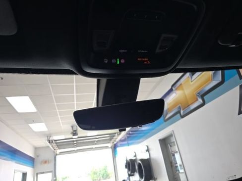 Used 2023 Chevrolet Traverse LT w/ Rear Camera Mirror Package AWD/4WD image 23