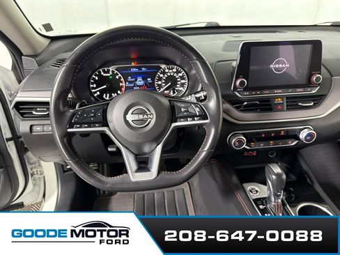 Used 2024 Nissan Altima 2.5 SR FWD image 12
