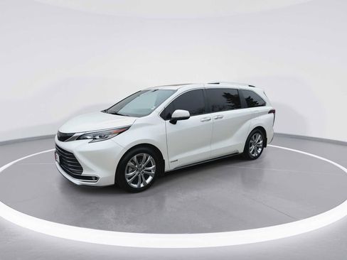 Certified 2021 Toyota Sienna Platinum image 4