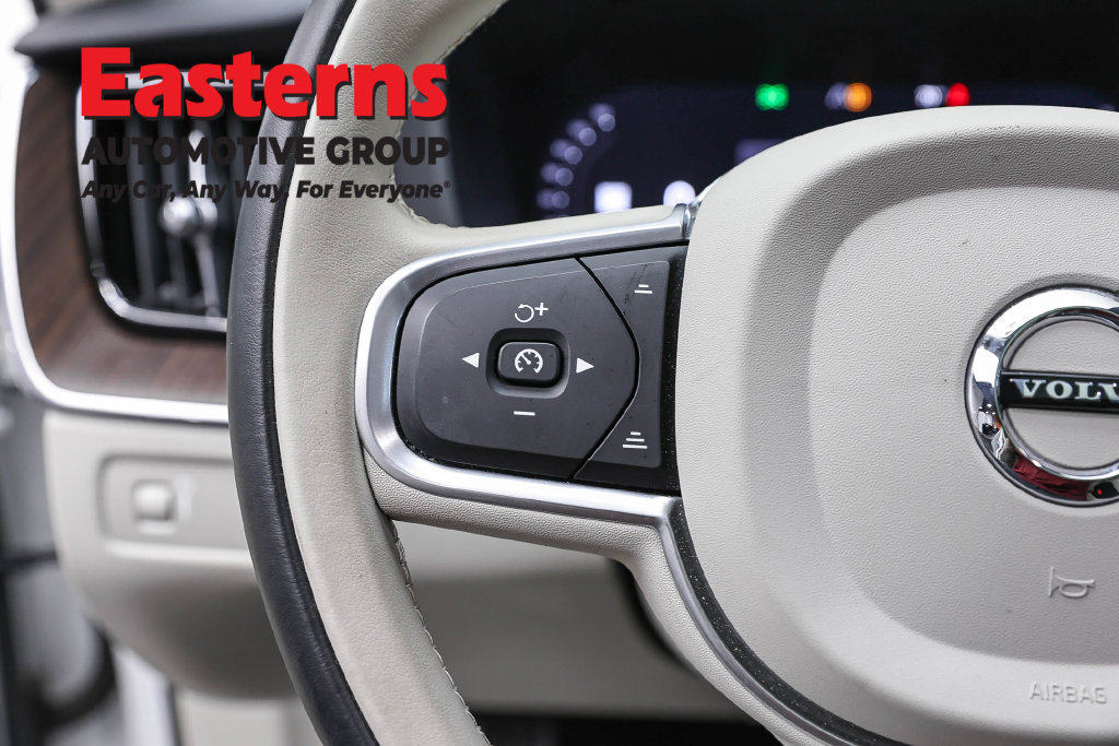 Used 2022 Volvo XC60 B5 Momentum AWD/4WD image 16