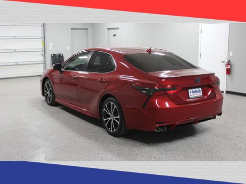 Used 2020 Toyota Camry SE image 5