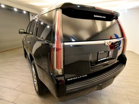 Used 2020 Cadillac Escalade Premium Luxury AWD/4WD image 3