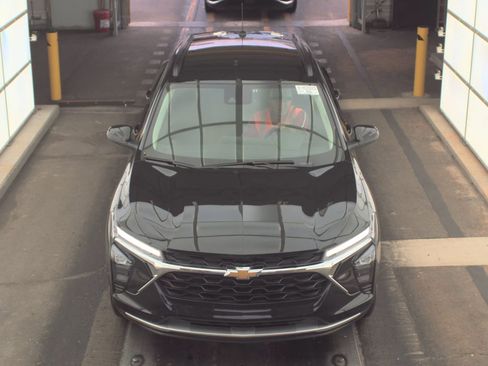 Used 2024 Chevrolet Trax LT w/ LT Convenience Package image 7