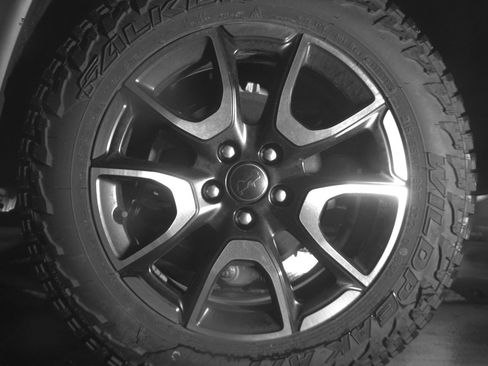 Used 2025 Jeep Compass Trailhawk image 11