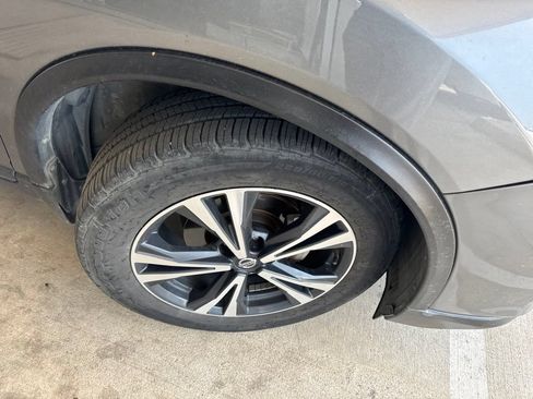 Used 2020 Nissan Rogue SV w/ Premium Package FWD image 4