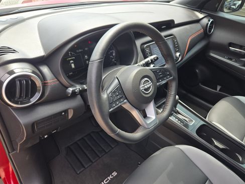 Used 2023 Nissan Kicks SR w/ SR Premium Package FWD image 10