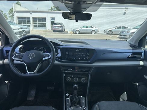Used 2023 Volkswagen Taos SE w/ Panoramic Sunroof Package AWD/4WD image 9