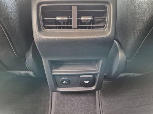 Used 2023 Ford Edge Titanium AWD/4WD image 16