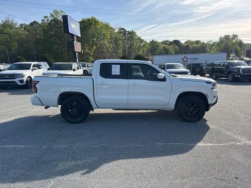 Used 2022 Nissan Frontier SV image 6