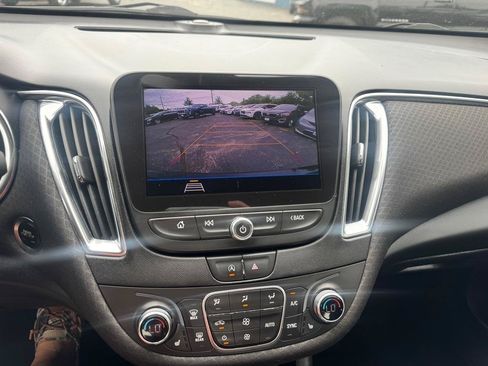 Used 2020 Chevrolet Malibu LT FWD image 17
