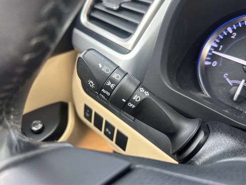 Used 2014 Toyota Highlander Limited FWD image 18
