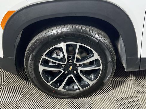 Used 2025 Chevrolet TrailBlazer LT AWD/4WD image 27