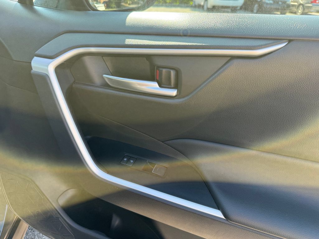 Used 2025 Toyota RAV4 XLE FWD image 45